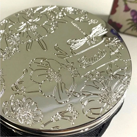 New Gucci Flora Limited Edition Compact Mirror – Silver Floral Engraving - Picture 8 of 11
